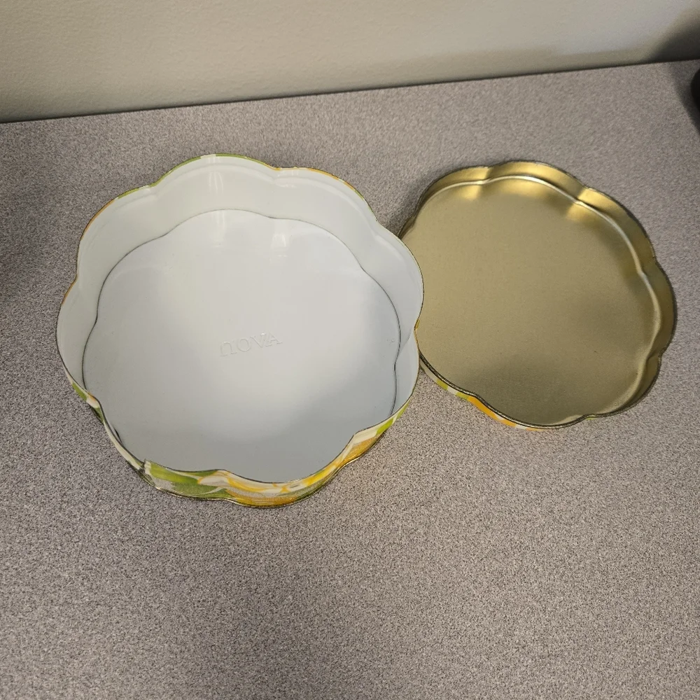 Avon 70s "Burst of Spring" Floral Yellow Pink Tulip Tin Box - Picture 4 of 6